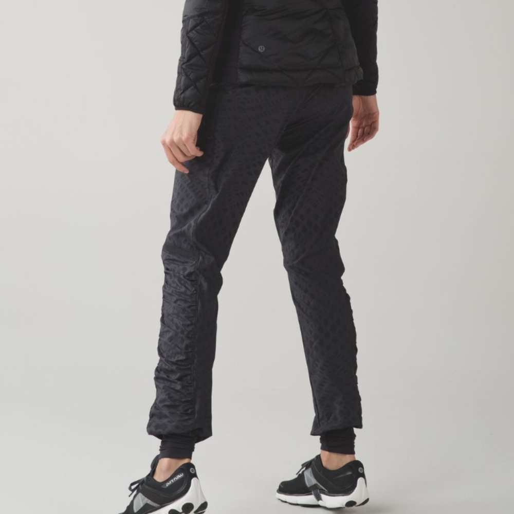 Lululemon Runderful size 8 pants